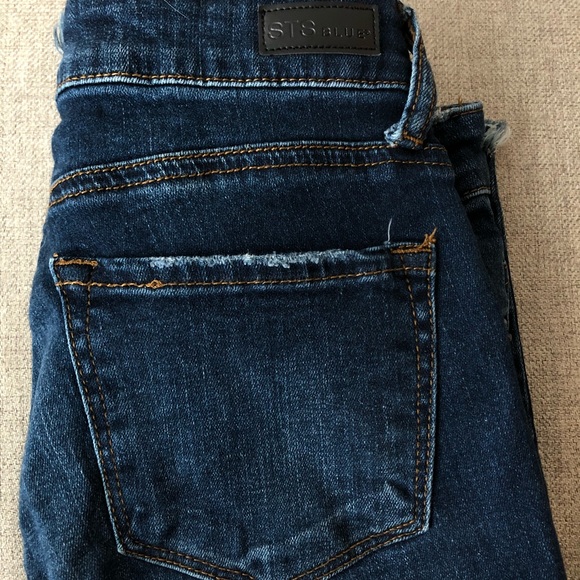 Dark Wash And Distressed Cropped Jeans w/ Fringe - Picture 5 of 6